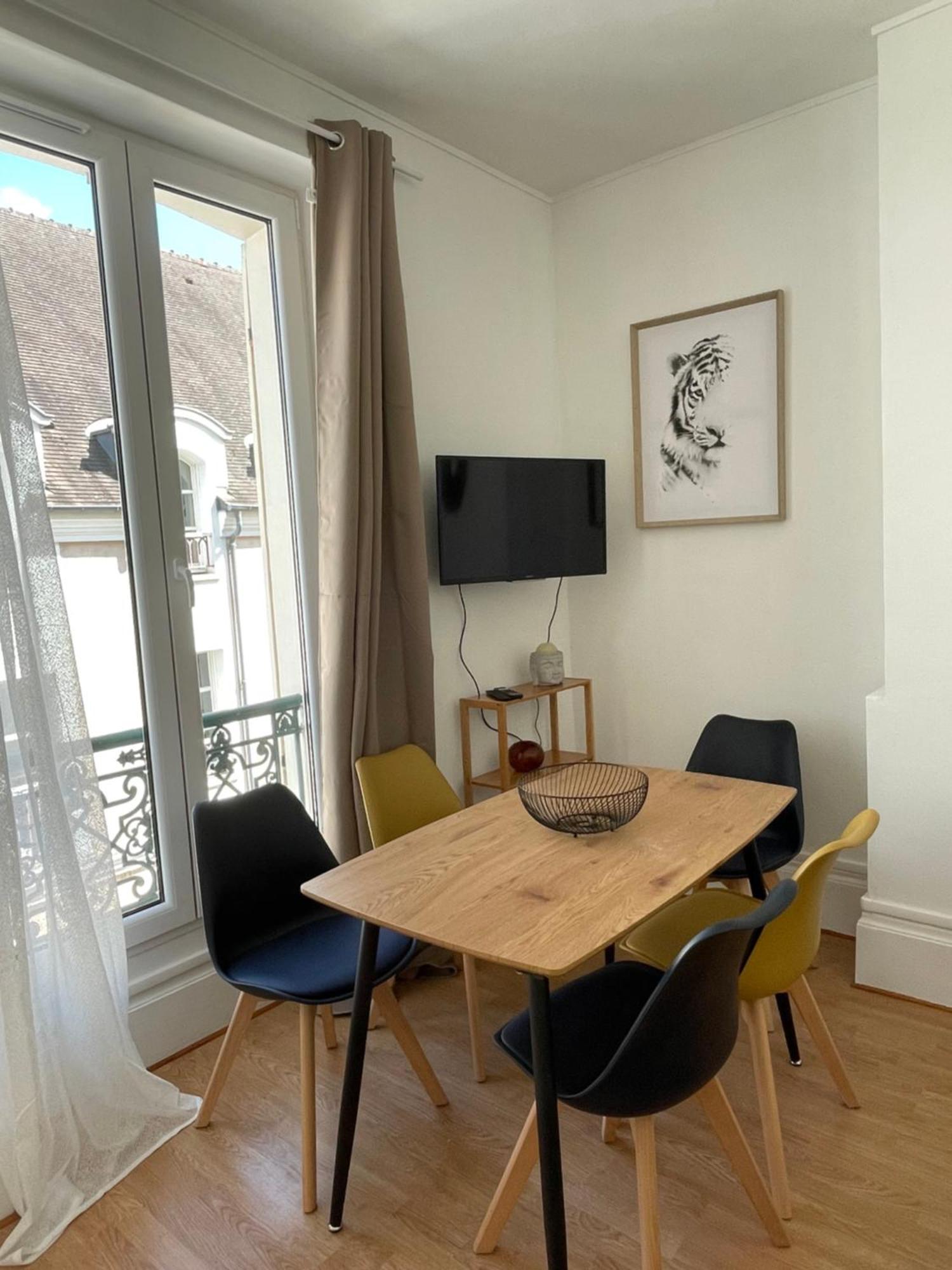 Appartement Hyper Centre, Parking Gratuit Fontainebleau Bagian luar foto